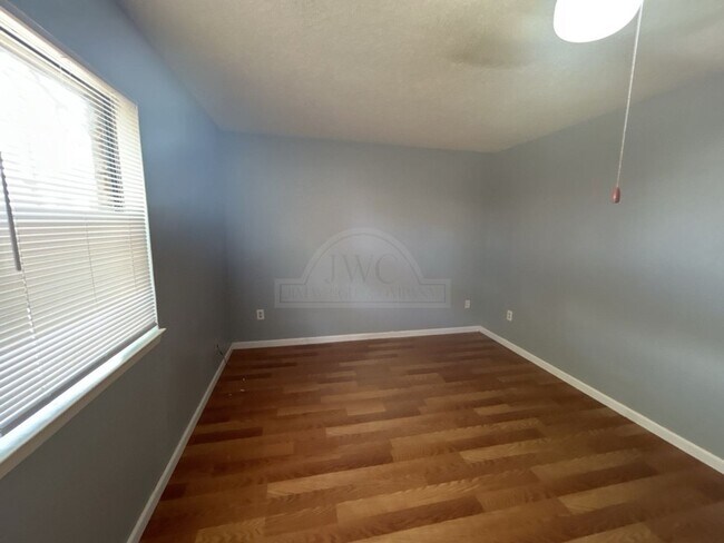 Building Photo - 2011 Windward Dr