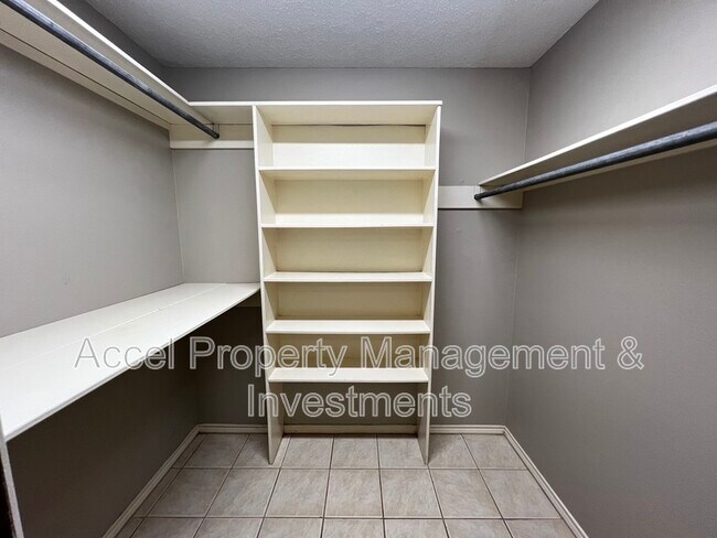Building Photo - 2036 S 5th St