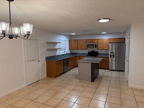 Building Photo - 807 W Palomino Dr