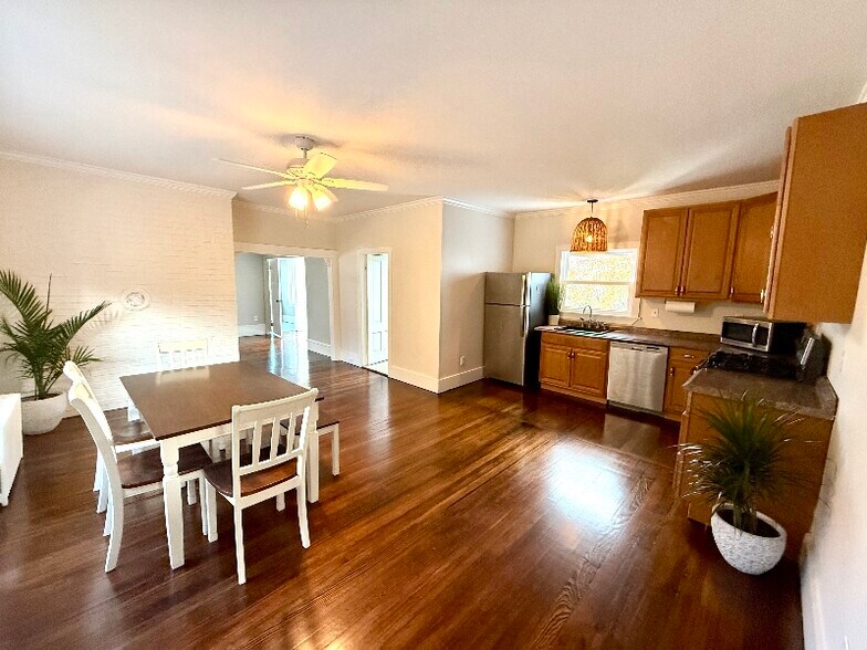 Primary Photo - 326 Fish Rd