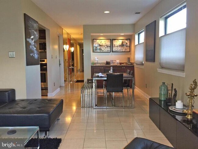 Building Photo - 1117 New Hampshire Ave NW