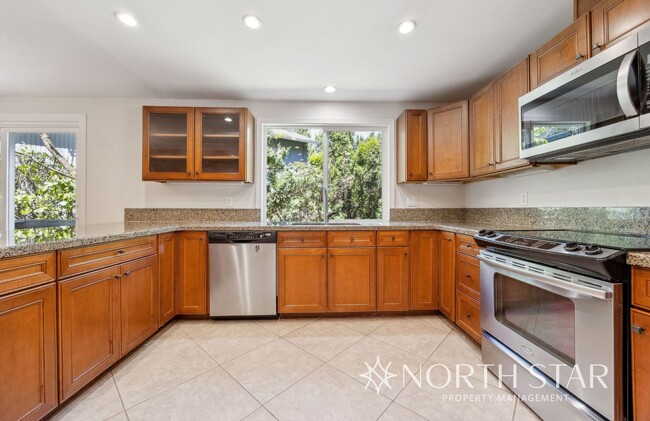 Building Photo - One Level Living in Lake Oswego