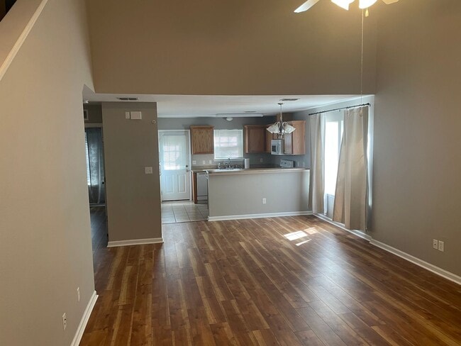 Building Photo - BEAUTIFUL 3/3 TOWNHOME FOR $1625