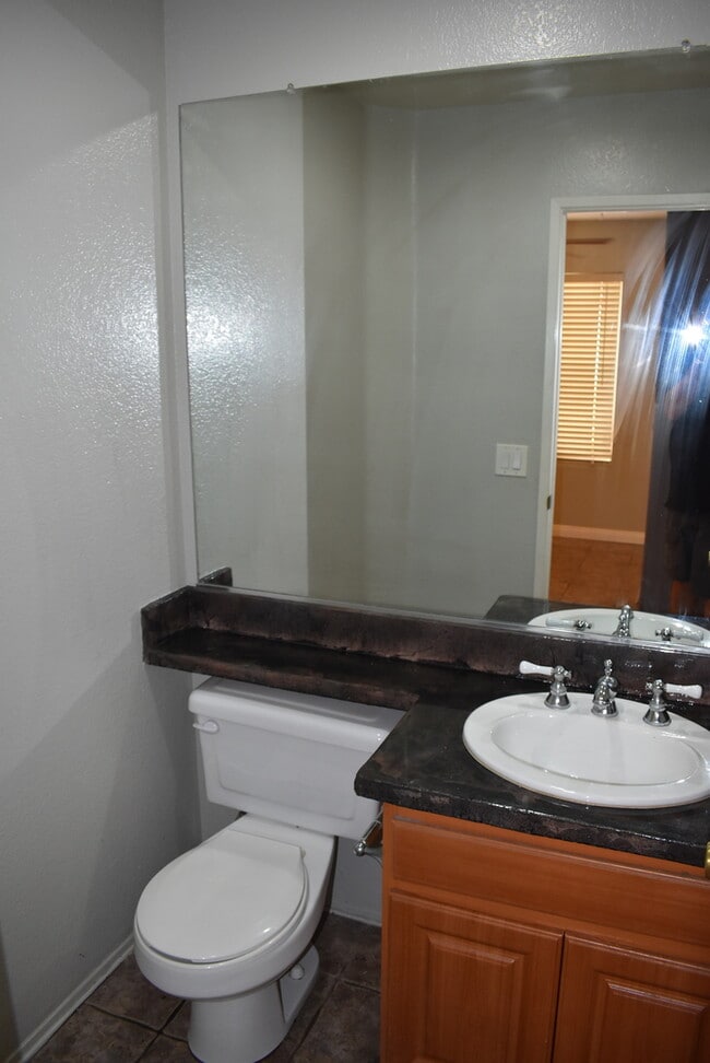 Building Photo - 2 Story 3 Bedroom 2.5 Bath Townhome with A...