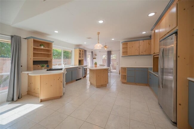 Building Photo - 16623 Park Green Way