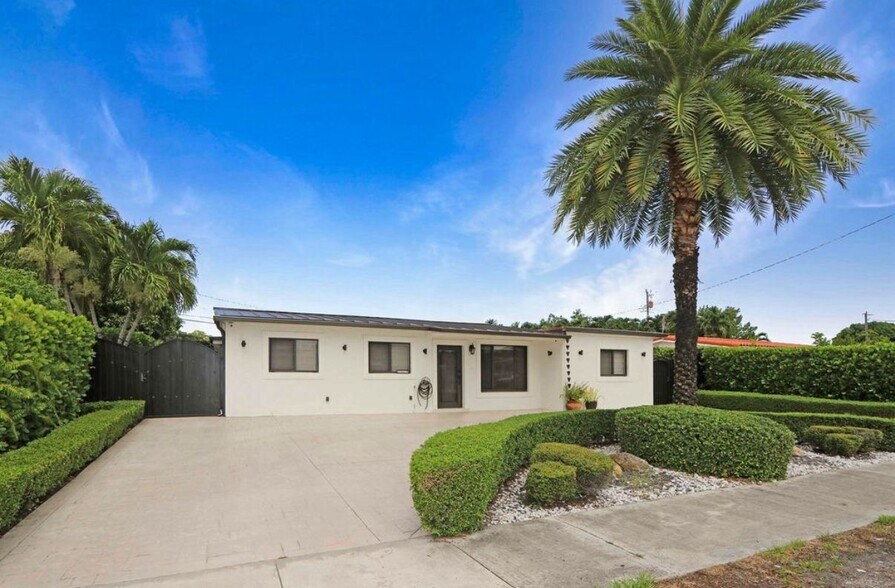 Building Photo - 16930 NW 54th Ave