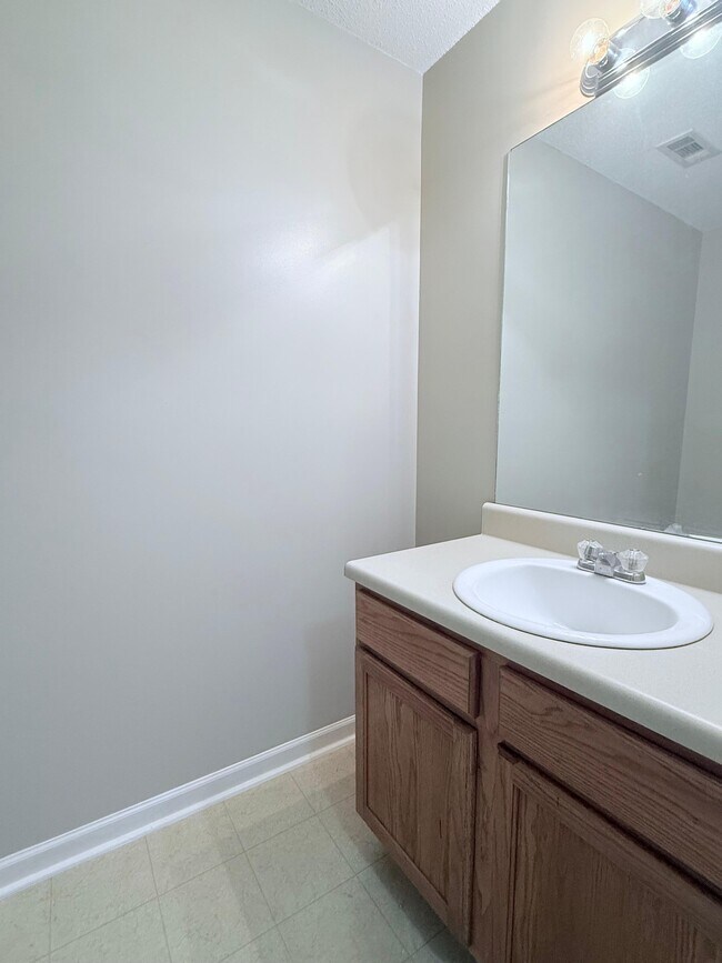 Building Photo - 7265 Crestside Dr