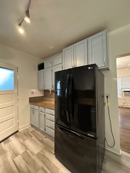 Building Photo - 1432 W Jonquil Ter