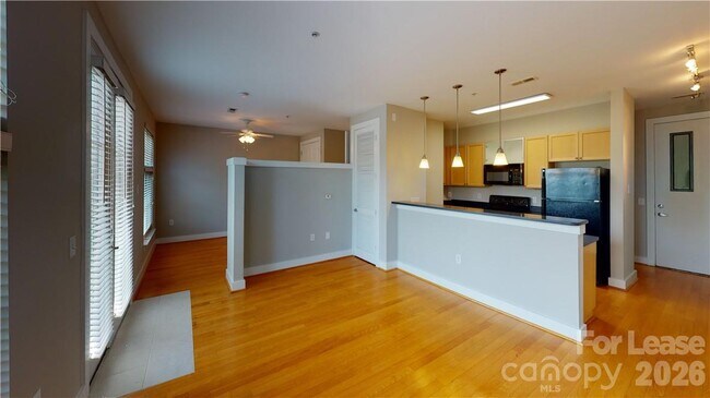 Building Photo - 1101 W 1st St