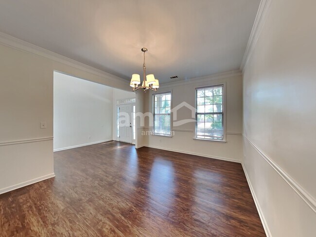 Building Photo - 781 Sonoma Dr SW