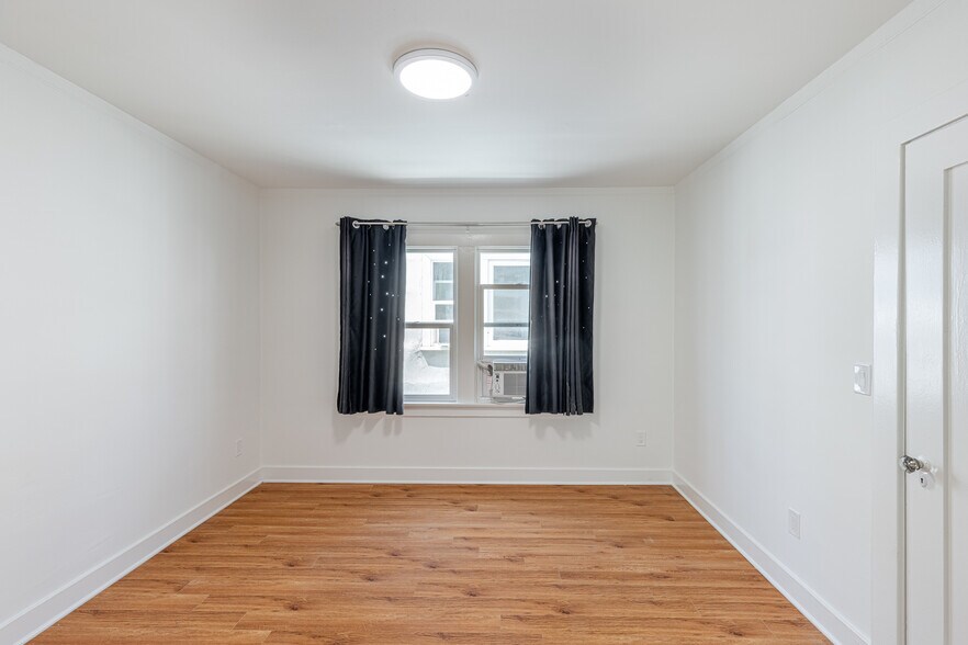 Building Photo - 232 N New Hampshire Ave