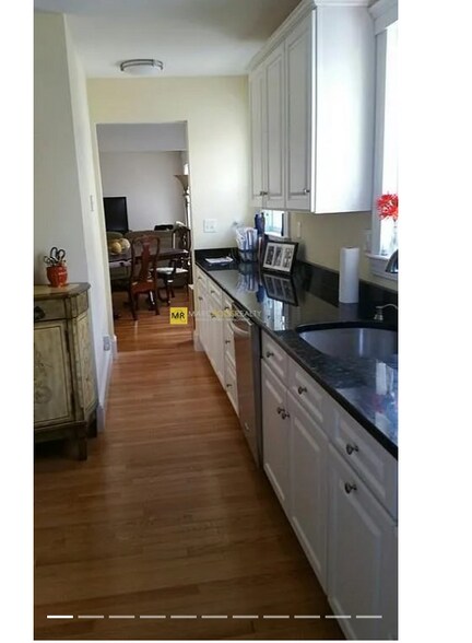 Building Photo - 262 Brown St