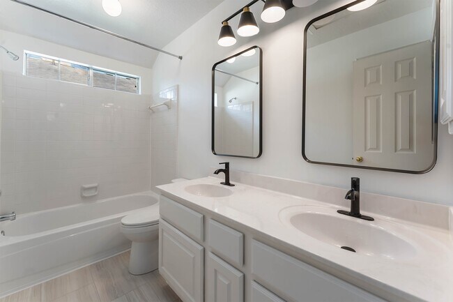 Building Photo - 5614 Whisper Ridge Dr