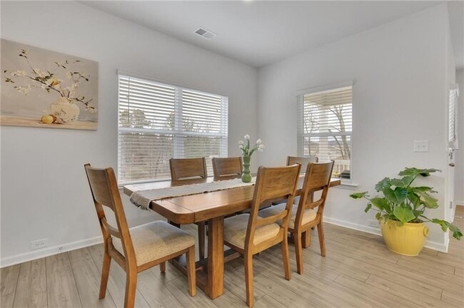 Building Photo - 803 Dundee Wy