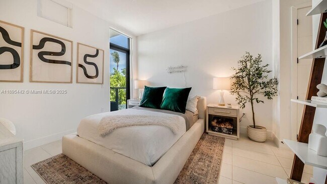 Building Photo - 1030 15th St