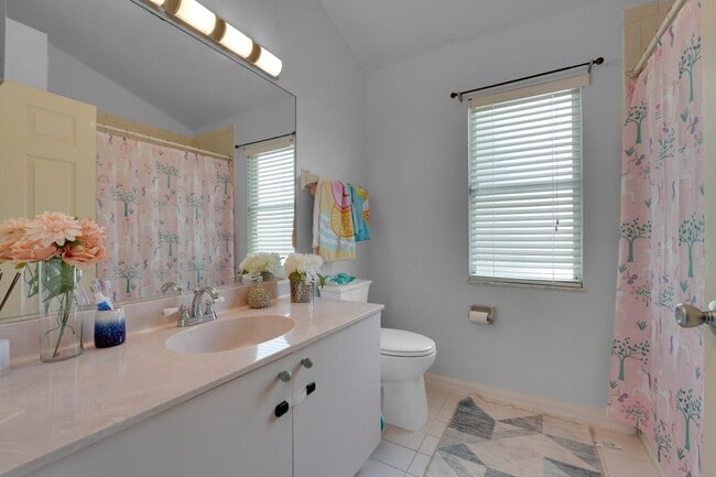 Building Photo - 333 SW Dwight Ave