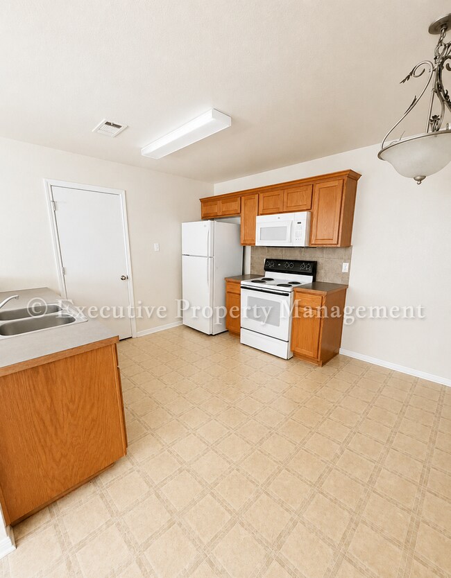 Building Photo - 208 Janelle Dr