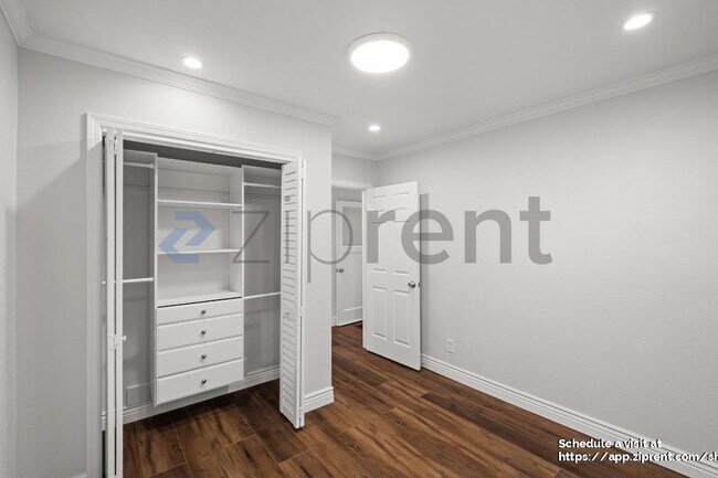 Building Photo - 3606 Barrett Ave