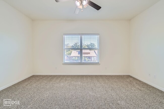 Building Photo - 1412 Lakecrest Ln