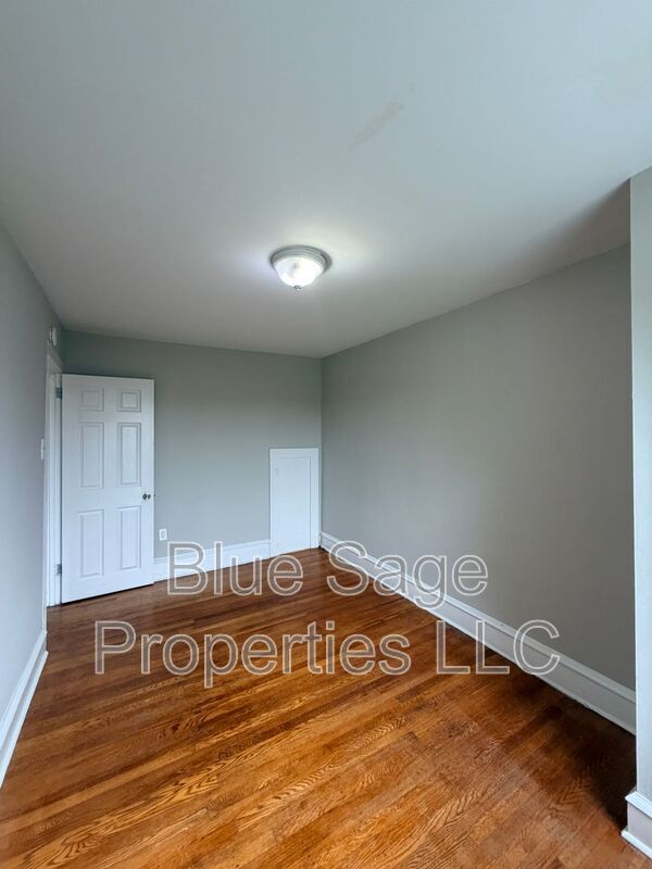 Building Photo - 7030 Greenwood Ave