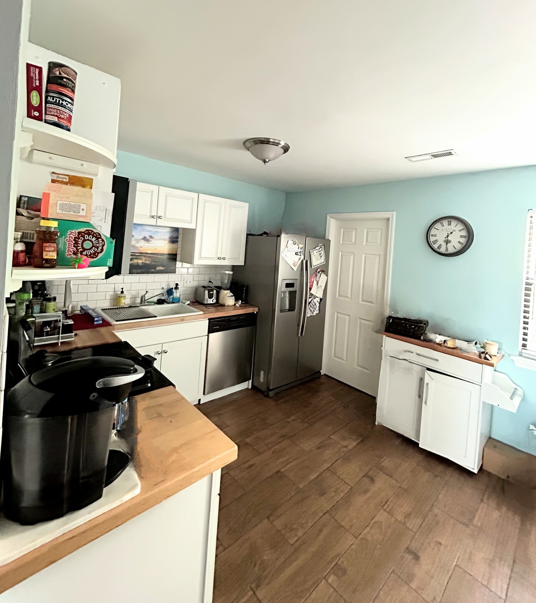Kitchen with door to laundry room and back patio - 1428 DOVE RUN DR