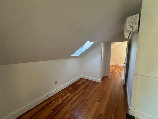 Building Photo - 712 Hope St