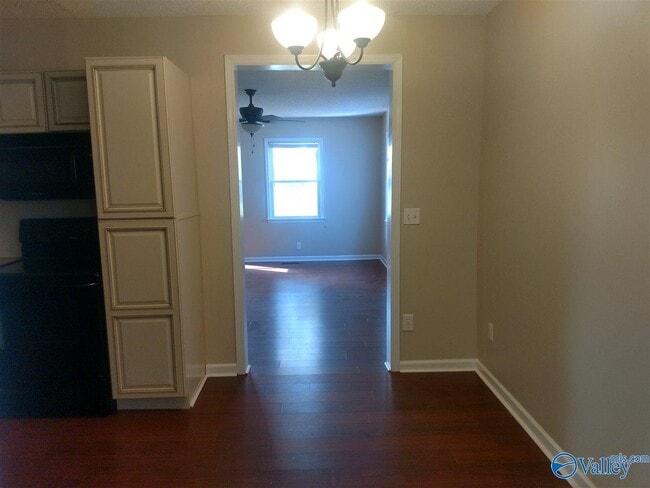 Building Photo - 2035 Vanderbilt Dr SW