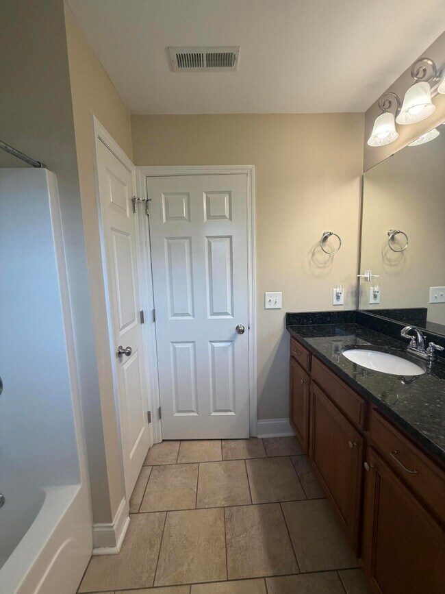 Building Photo - 2850 Foxcroft Cir