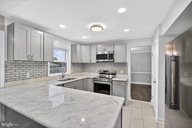 Building Photo - 7609 Croydon Pl