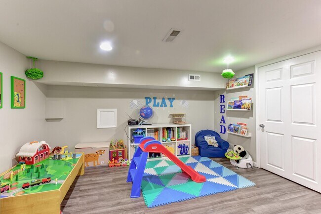 Building Photo - 1343 Kennedy St NW