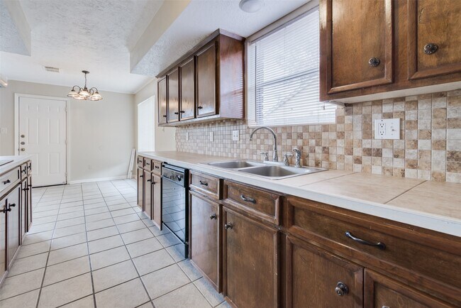 Building Photo - 22206 N Fork Dr