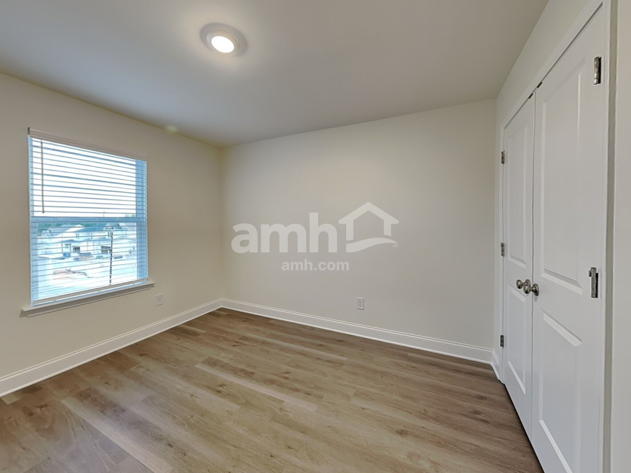 Building Photo - 890 Jubilation St