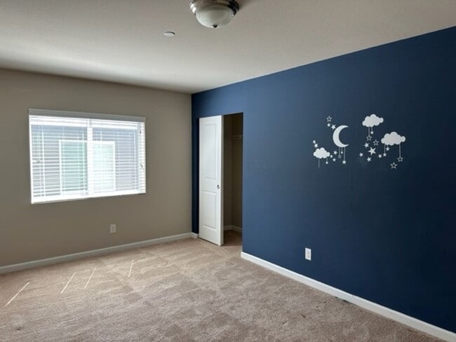 Building Photo - Desirable Woodbury Estates