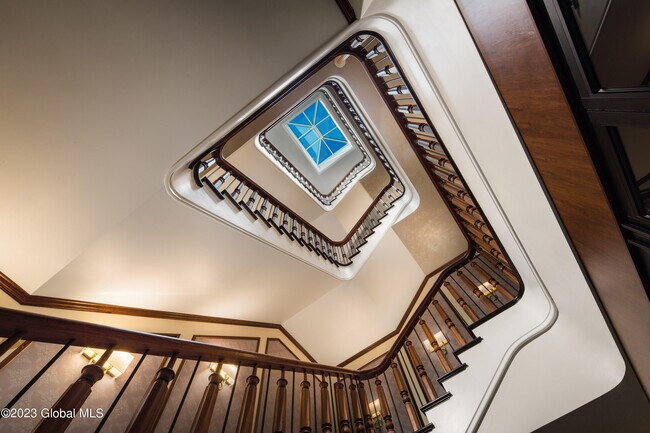 Building Photo - 365 Broadway