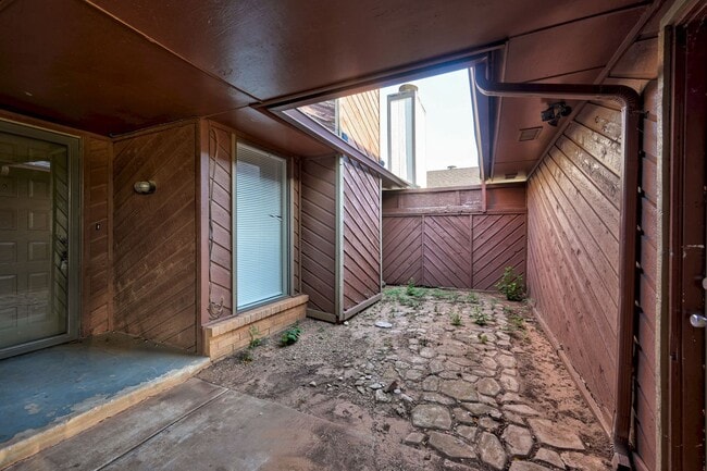 Building Photo - Welcome to your next home—a charming 2-bedroom, 2-bathroom retreat