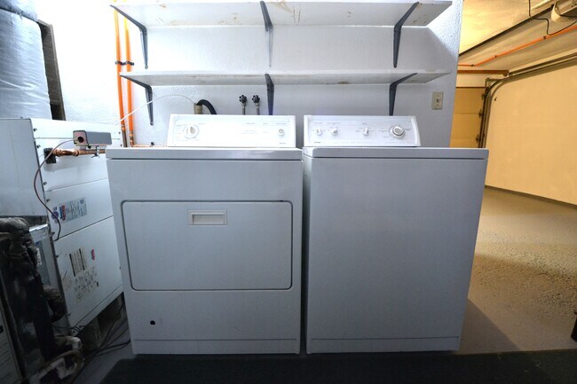 Building Photo - 36 Irving St