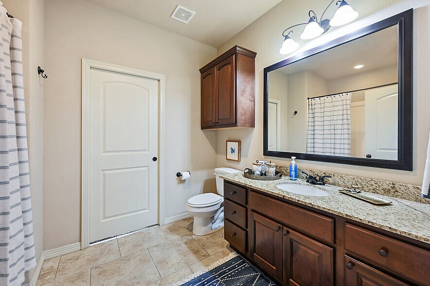 Building Photo - 1416 Cres Ridge Dr