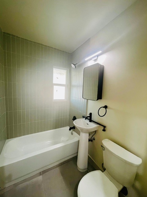 Sleek Tiled Bath Surround - 1501 W Lynwood St