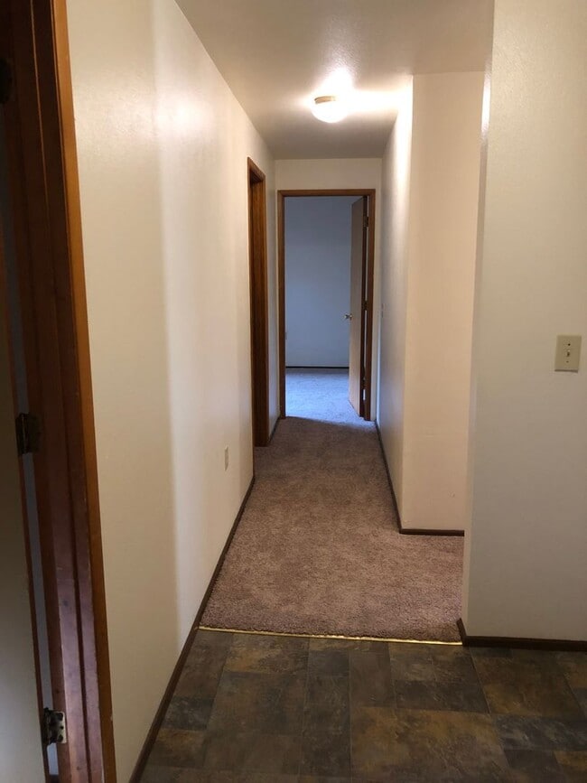 Building Photo - Spacious NW Corvallis Duplex -   3 Bedroom...