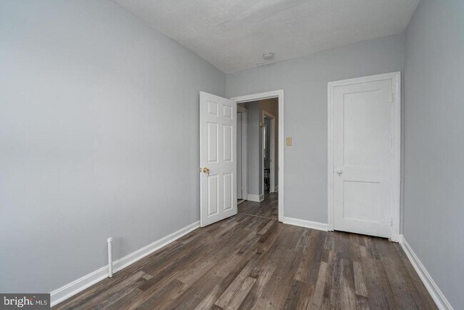 Building Photo - 3050 Mayfield Ave