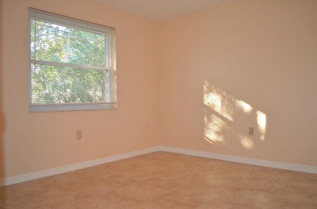 Building Photo - Beautiful upgraded home in Great Neighborhood! AVAILABLE IN DECEMBER!