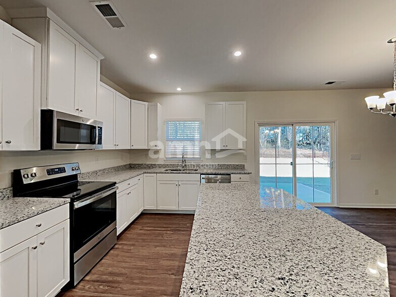 Building Photo - 5034 Twin River Dr