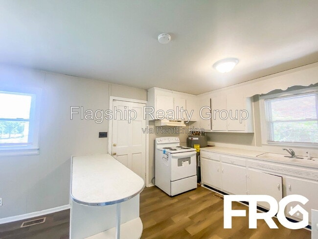 Building Photo - 231 Bunche Dr