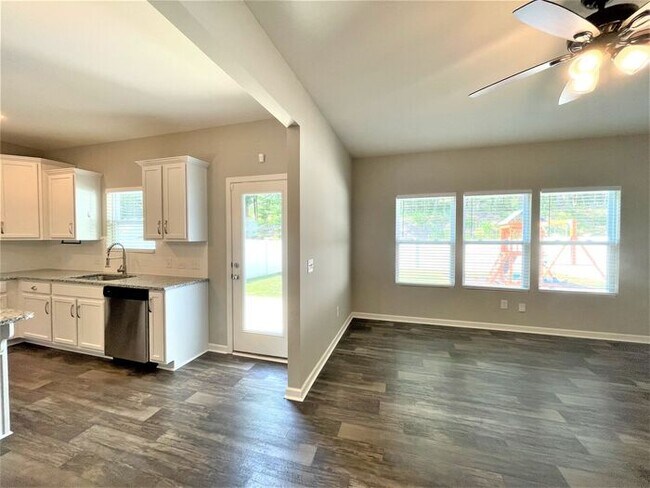Building Photo - Newer Home in Reedy Fork, SS Appliance, Gr...