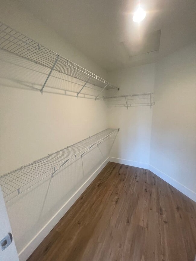 Building Photo - Stunning Three Bedroom Town Home In Lebanon OR!