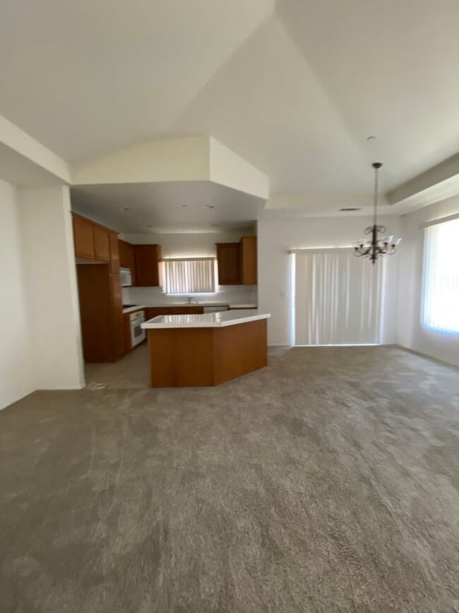Building Photo - Beautiful Somerset Single Story Townhome N...