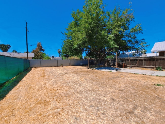 Building Photo - 2-bedroom Single Family Home with Solar!