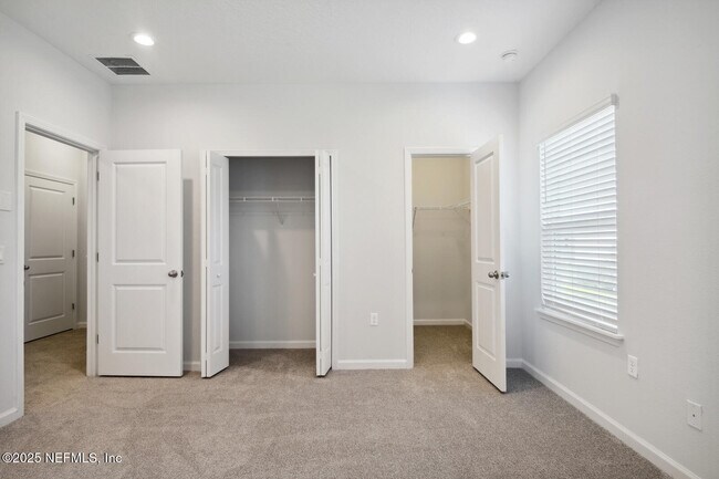 Building Photo - 95 Pinebury Ln