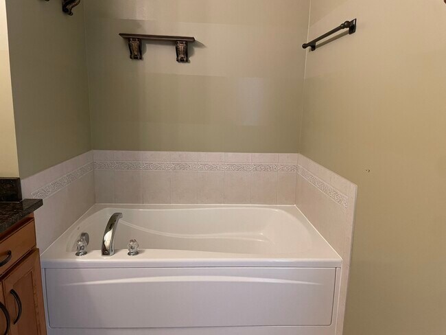 Building Photo - 5611 Wildspring Dr