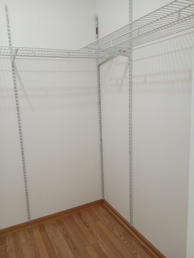 Building Photo - 826 Knottingham Dr